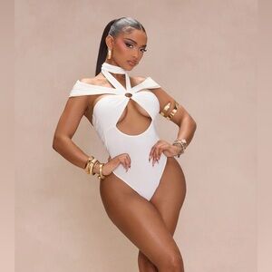 NWT Fashion Nova MONET OFF SHOULDER BODYSUIT White Small